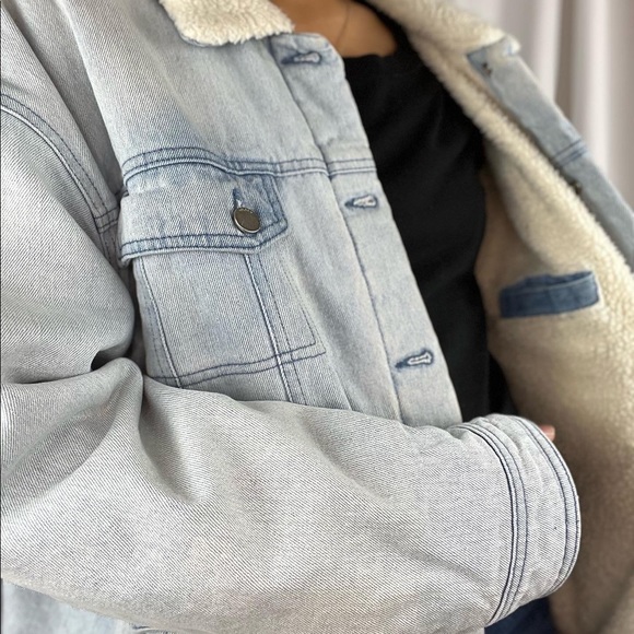 Volcom light wash faux Sherpa lined denim jacket sz men’s m - Picture 7 of 9